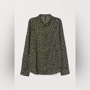 H&M Divided green and black leopard blouse
